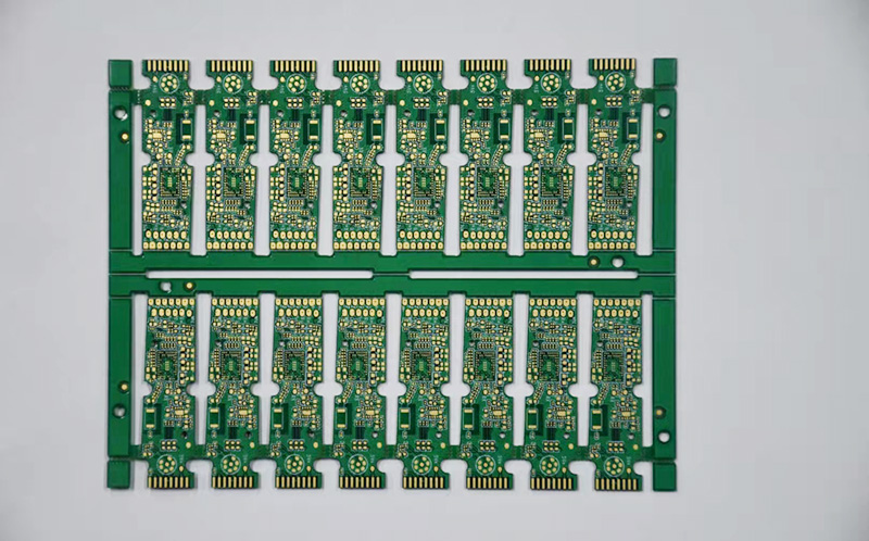 PCB印制線(xiàn)路板按產(chǎn)業(yè)鏈上下游來(lái)分，有幾大類(lèi)